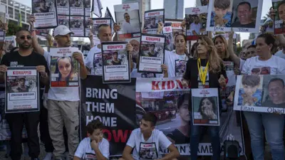 احتجاجات في إسرائيل تطالب بالإفراج عن الرهائن