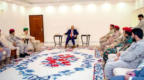 عيدروس الزبيدي خلال لقاء قيادات جبهات شمال الضالع  في اليمن