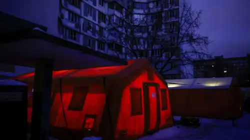 مأوى مؤقت في كييف للتدفئة بعد انقطاع الكهرباء