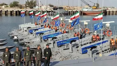 ضباط وجنود البحرية بالحرس الثوري الإيراني