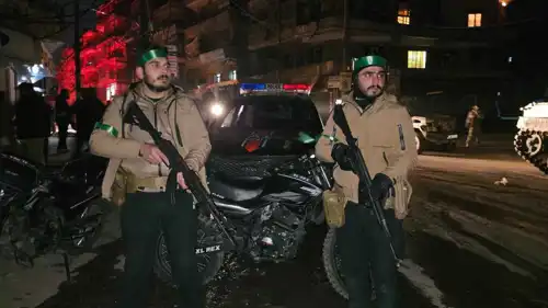 عناصر من الأمن الداخلي في حي "الأشرفية"