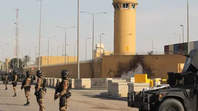 قوات عراقية من أمام السفارة الأمريكية في بغداد