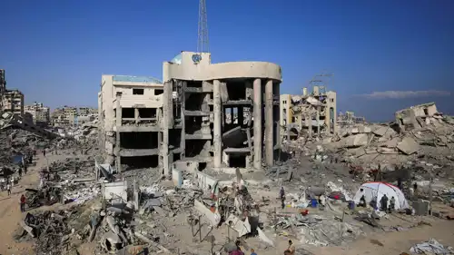 آثار غارات إسرائيلية على غزة