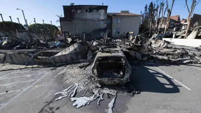 من آثار الحرائق في لوس أنجلوس