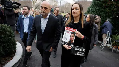 والدا الرهينة الأمريكي الإسرائيلي عيدان ألكسندر