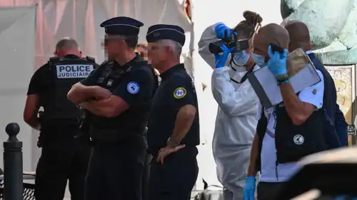 الشرطة الفرنسية في موقع الحادث