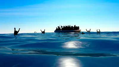 (مهاجرون في عرض البحر (تعبيرية