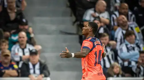 ماركوس راشفورد في مباراة برشلونة ونيوكاسل