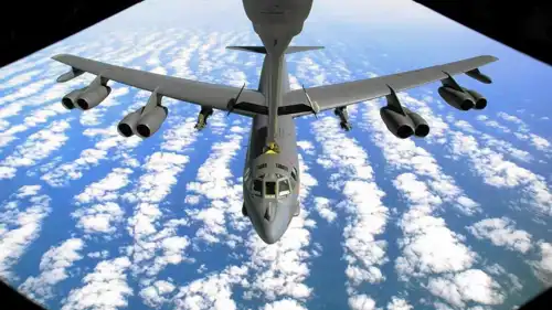 قاذفة بي 2 الأمريكية