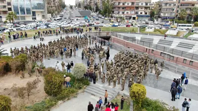 عرض عسكري لهيئة تحرير الشام بعد الإطاحة ببشار الأسد