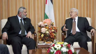 عباس وهنية في لقاء سابق