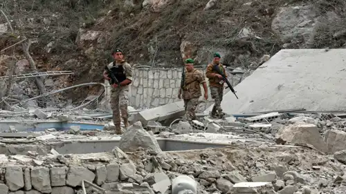 جنود من الجيش اللبناني بالقرب من نهر الليطاني