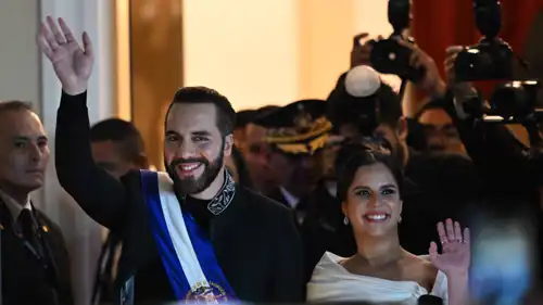 الرئيس السلفادوري نجيب بوكيلة وزوجته