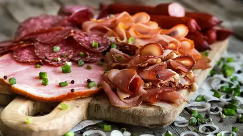 اللحوم المصنعة