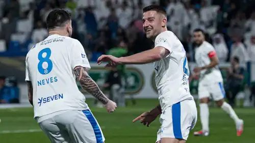 مباراة الهلال والفتح 