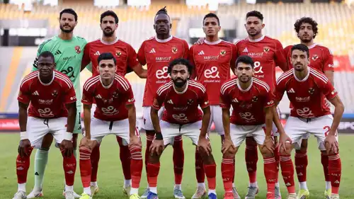 حسين الشحات مع نجوم الأهلي المصري