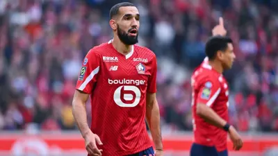 الجزائري نبيل بنطالب لاعب ليل الفرنسي