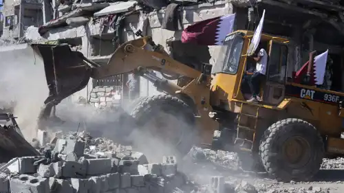 آليات ثقيلة تعمل في قطاع غزة