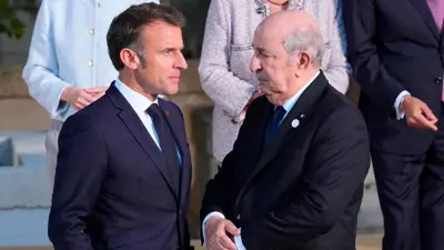 الرئيسان الجزائري عبد المجيد تبون والفرنسي إيمانويل ماكرون