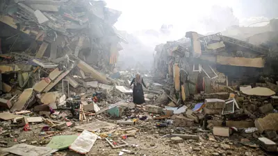 دمار بعد قصف إسرائيلي على غزة