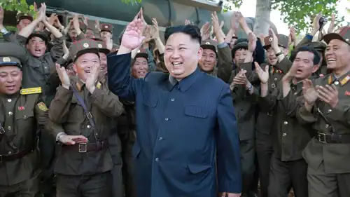 كيم جونغ أون برفقة قادة الجيش 