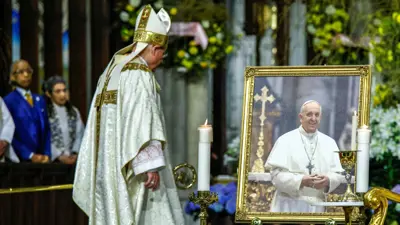 البابا فرانسيس في صورة وداعية