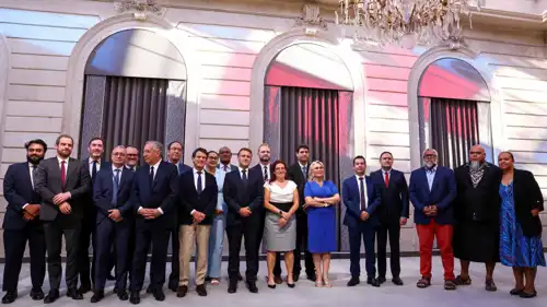 ماكرون ورئيسة جمعية مقاطعة جنوب كاليدونيا الجديدة  