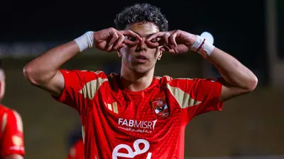 إمام عاشور لاعب الأهلي المصري