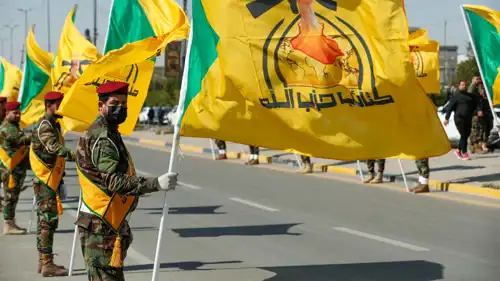 عناصر من كتائب حزب الله العراقي في استعراض عسكري