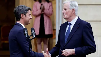 ميشيل بارنييه ورئيس الحكومة المستقيل غابريال أتال