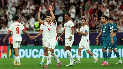 احتفال لاعبو الأردن بالتقدم أمام العراق