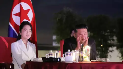 الزعيم الكوري الشمالي كيم جونغ أون وابنته كيم جو آي