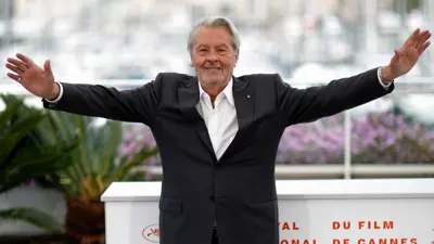 الممثل الفرنسي آلان دولون