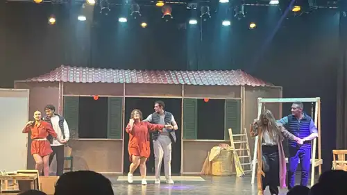 مشهد من المسرحية