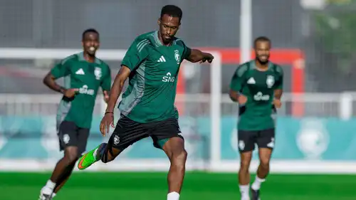 محمد كنو في تدريبات المنتخب السعودي
