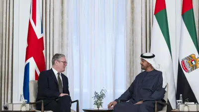 لقاء سابق بين الشيخ محمد بن زايد وكير ستارمر