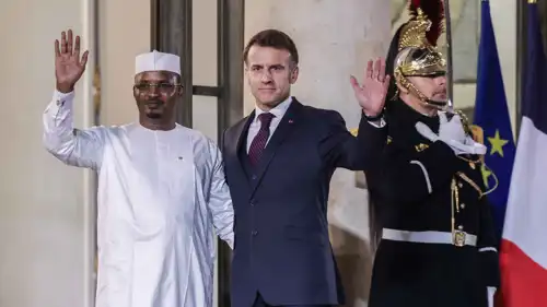 إيمانويل ماكرون ومحمد إدريس ديبي 