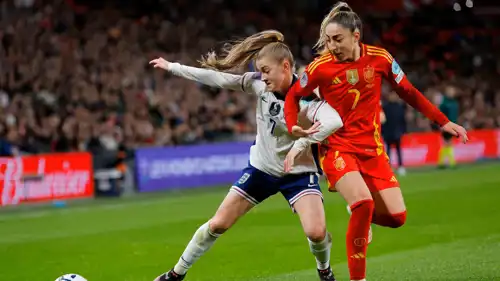 مباراة سابقة بين إسبانيا وإنجلترا