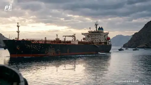صرخة قبطان في هرمز.. ناقلة نفط تطلب العودة بعد إطلاق نار
