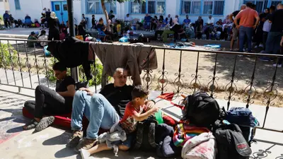 نازحون في إحدى مدارس "الأونروا" بغزة