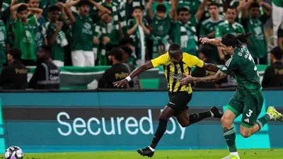من مباراة الأهلي والاتحاد في دوري روشن