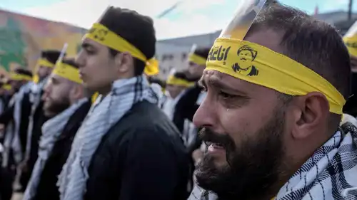 مؤيدون لـ"حزب الله" في بيروت