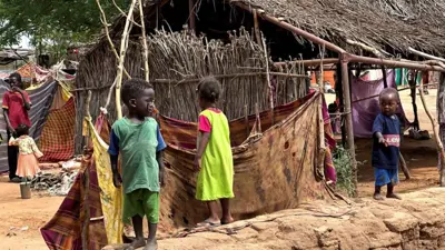 أطفال في مخيم زمزم