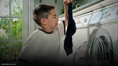 "شم الجوارب" يُدخل رجلاً المستشفى