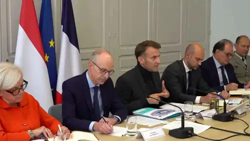 ماكرون متحدثاً خلال اجتماع "تحالف الراغبين"