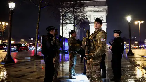 الشرطة الفرنسية في موقع الحادثة