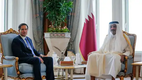 أمير قطر خلال لقائه وزير الخارجية الأمريكي