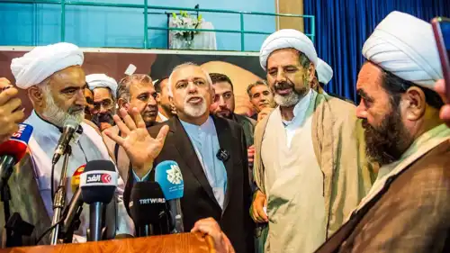 محمد جواد ظريف خلال مؤتمر للإصلاحيين