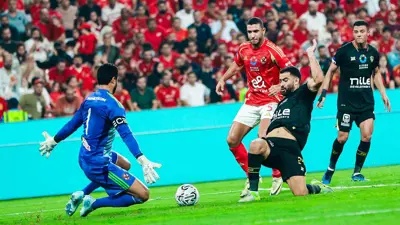 حمزة المثلوثي خلال مباراة الأهلي والزمالك بكأس مصر