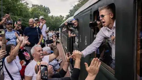 بيتر ماغيار يحيي أنصاره في فيلتشوت